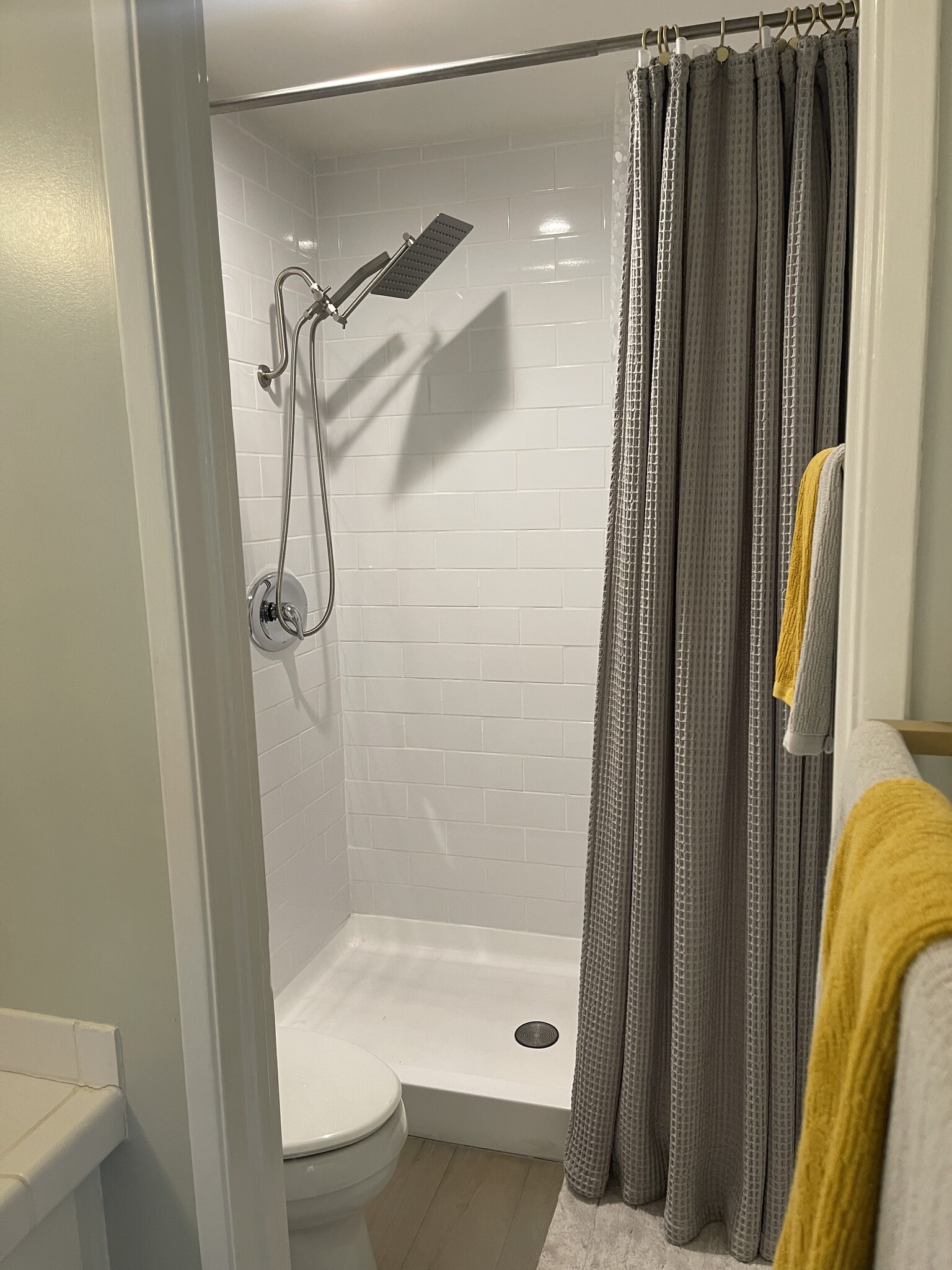 Guest Bathroom - 8960 Cynthia St