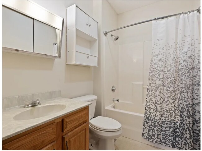 Building Photo - 18 Harbor Ave