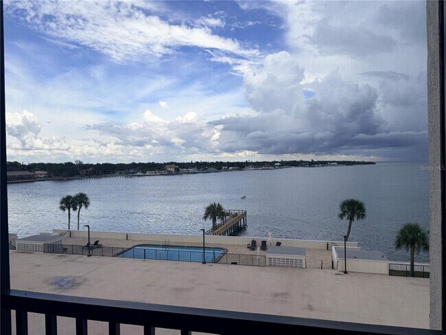 Building Photo - 7100 Sunshine Skyway Ln S