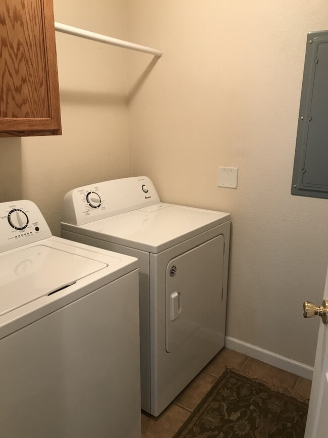 Building Photo - 138 Beacon Way