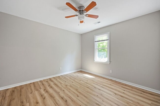 Building Photo - Completely Renovated 4 Bedroom/2 Bath Property off of Staples Mill Rd.! ****Available Beginning o...