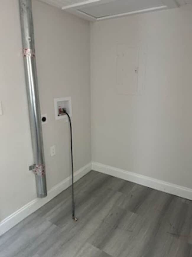Building Photo - Quaint 1/1 apartment
