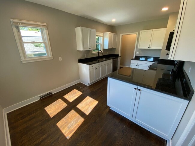 Building Photo - Fully Remodeled House!