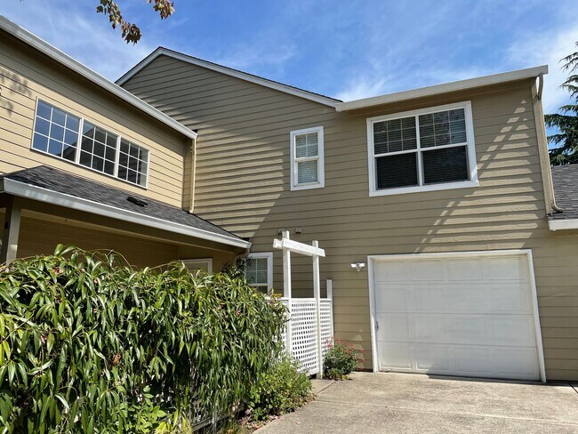 Building Photo - Beautiful and Well Maintained 2 Bed and 2....