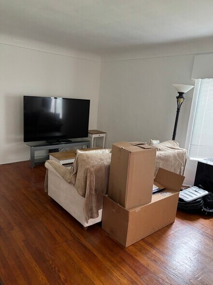 Large living room - 5646 1/2 Farmdale Ave