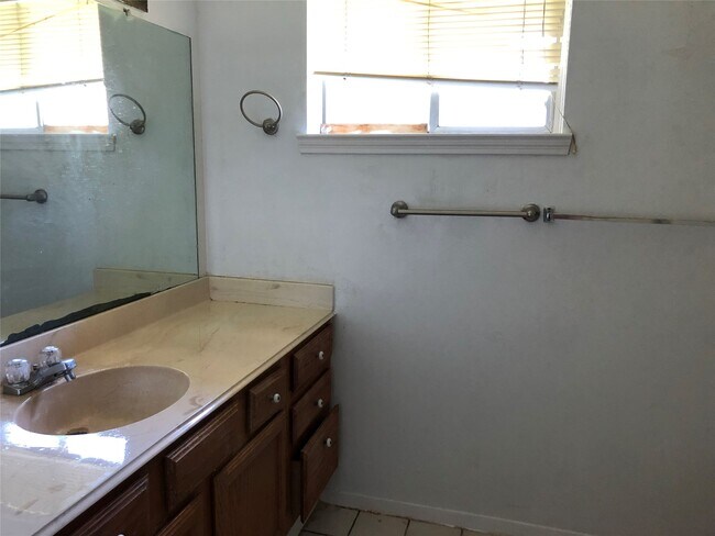 Building Photo - 8807 Edgemoor Dr