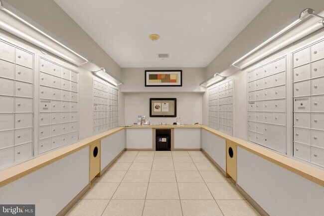 Building Photo - 1021 N Garfield St