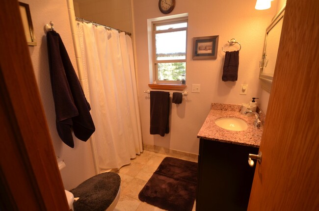 Building Photo - Deed Restricted! 3 bedroom in Monarch Town...