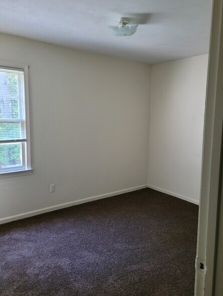 back bedroom - 1600 Antioch Rd