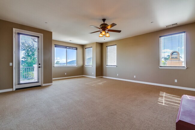Building Photo - Beautiful 4 bedroom, 4.5 bathroom Home in the Varadero Community