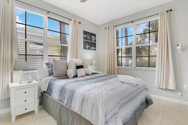 Building Photo - 1116 University Blvd