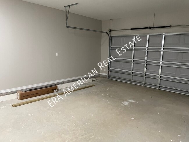 Building Photo - 713 Robinson Ave E