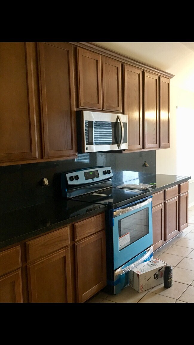 Building Photo - 4003 Santa Susana