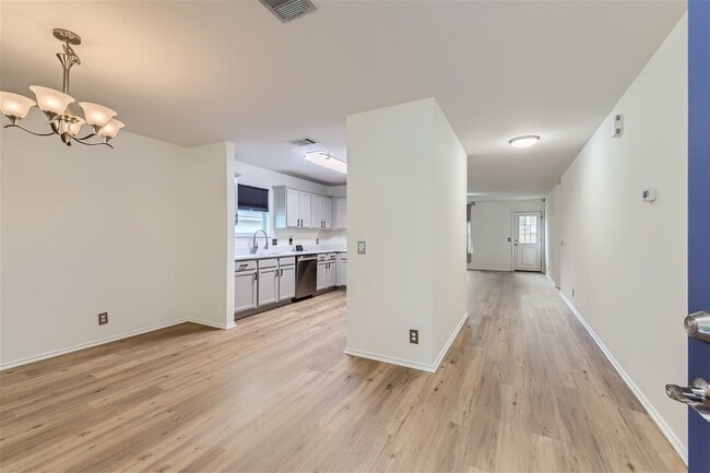 Building Photo - 6937 Sabrina Dr