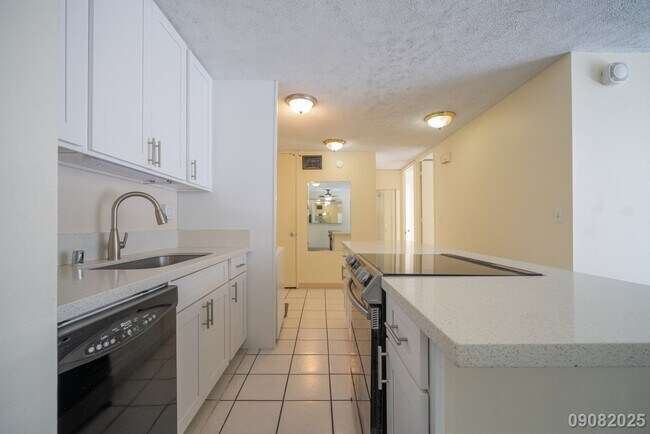 Building Photo - $3,200/mo / 2BR / 1BA • 755 SF • 1 Assigne...