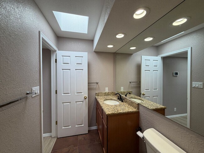 Building Photo - 2 Bedroom Single Story Home Available Near Paseo Del Norte Blvd NE & Wyoming Blvd NE!