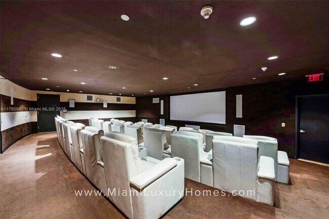Building Photo - 900 Biscayne Blvd