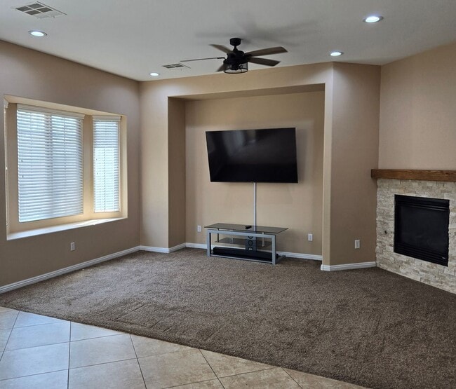 Building Photo - Summerlin Tudor Park