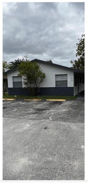 Building Photo - 331 SW 1st Ct
