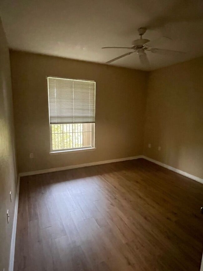 Building Photo - Beautiful one-bedroom condominium in the d...