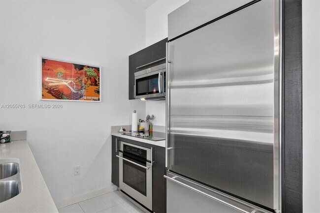 Building Photo - 500 Brickell Ave