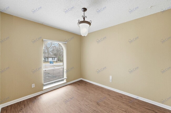 Building Photo - 207 Evelyn St