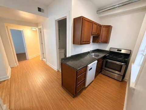Building Photo - 2638 N Clark St