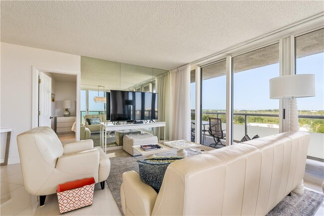 Building Photo - 3554 Ocean Dr