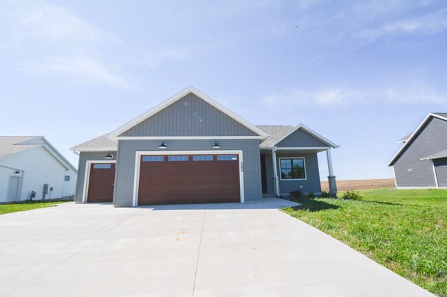 Primary Photo - Luxury Country Side Living: 4 bed 3 bed St...