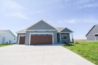 Building Photo - Luxury Country Side Living: 4 bed 3 bed St...