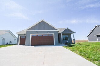 Building Photo - Luxury Country Side Living: 4 bed 3 bed St...
