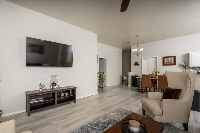 Building Photo - 2550 E Deer Valley Dr