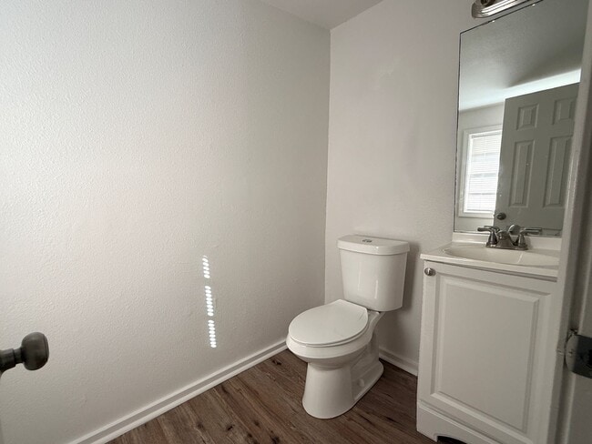 Building Photo - 503 N 5th St