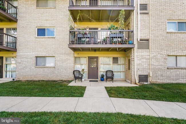Building Photo - 4965 Americana Dr