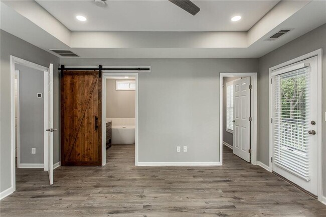 Building Photo - 1318 Brewster St SW