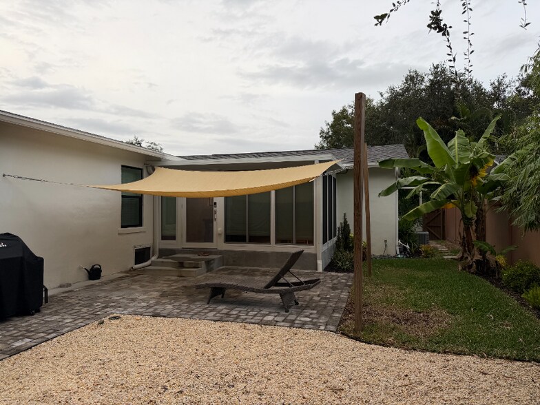 Building Photo - 234 24th Ave N