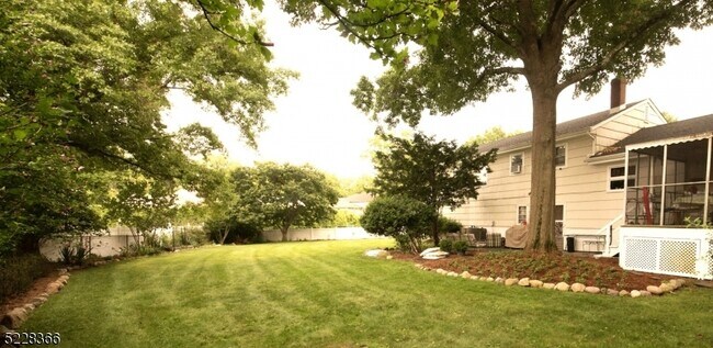 Building Photo - 29 Manor Ct