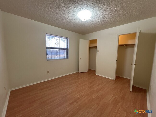 Building Photo - 3422 Chisholm Trail