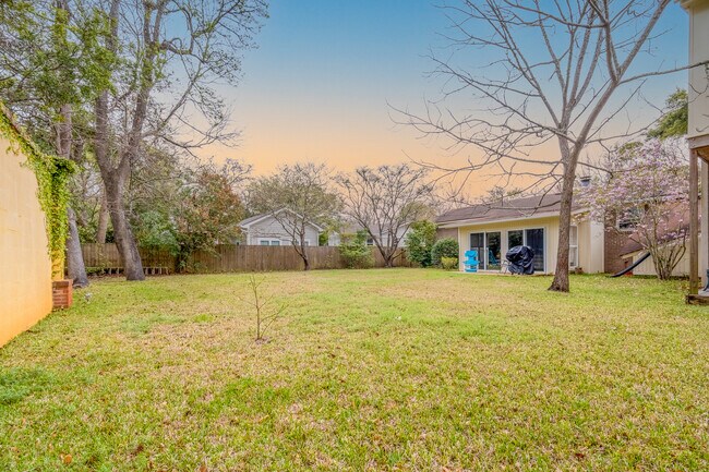 Building Photo - 1439 Glencoe Dr