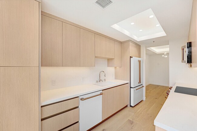 Building Photo - 2112 Century Park Ln