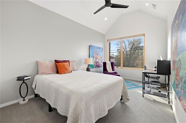 Building Photo - 632 Bella Vista Rd