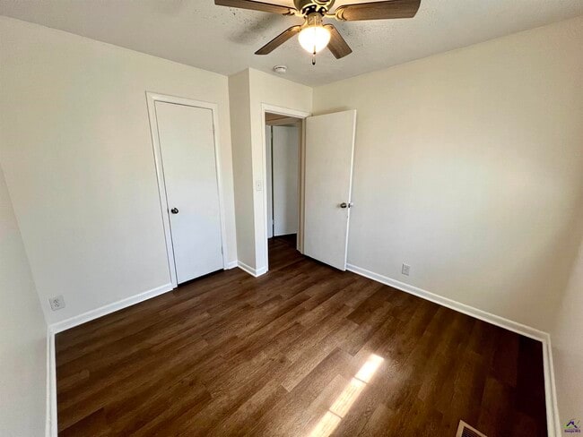 Building Photo - 2209 Macy Ave