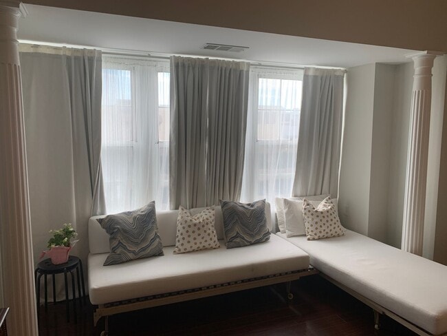 Building Photo - One Bedroom Loft at Kelly House Condominiums