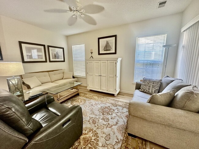 Building Photo - Fully Furnished Two Bedroom Home in Sun City!