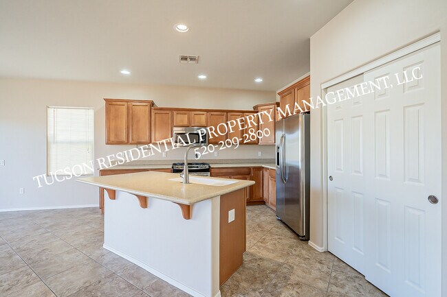 Building Photo - 6012 S Meadow Breeze Dr