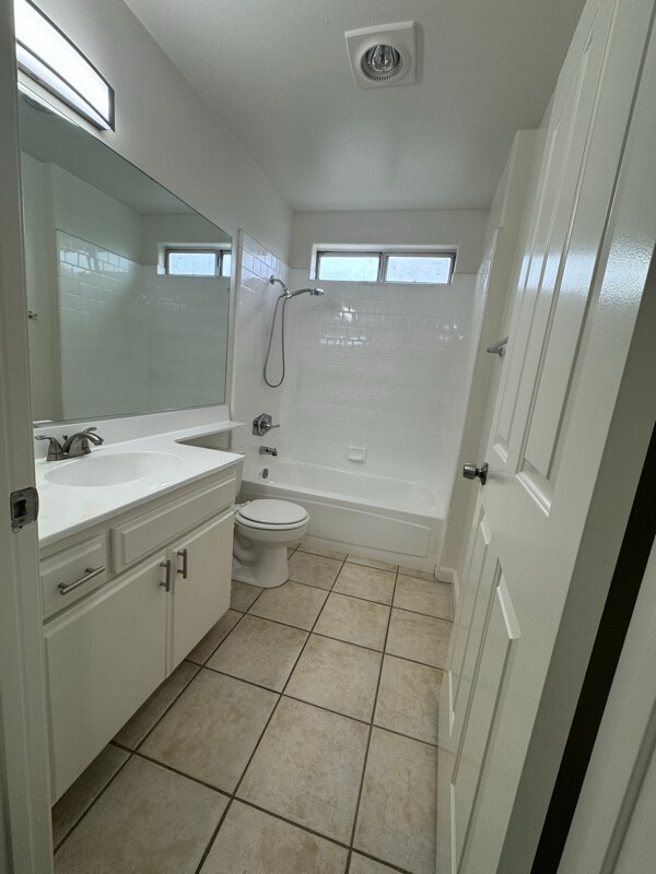 Building Photo - 13012 Riverside Dr