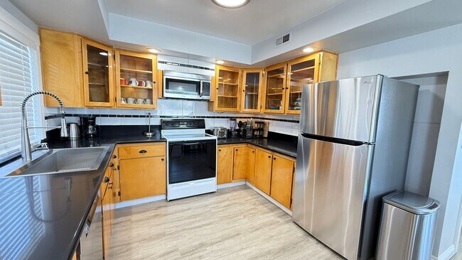 Building Photo - Furnished Ranch-Style Home with Casita – O...
