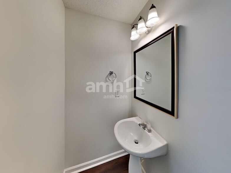 Building Photo - 208 MacKenzie Ct