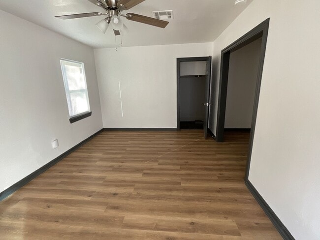 Building Photo - 2413 NE 27th St