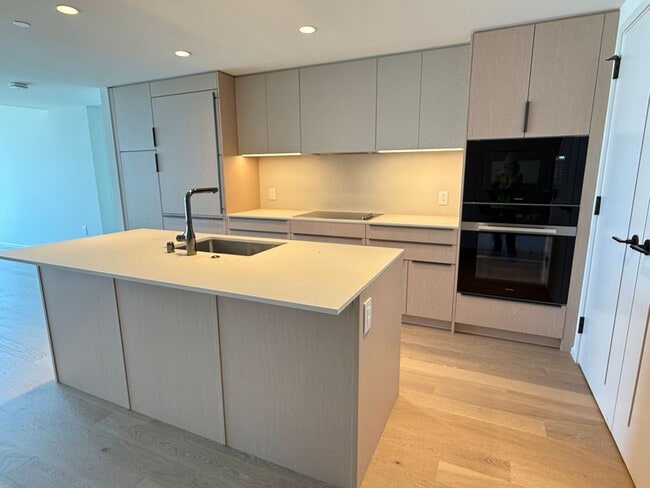 Building Photo - Park at Ward Village 2 bedroom 1 bath 2 parking stalls available now!